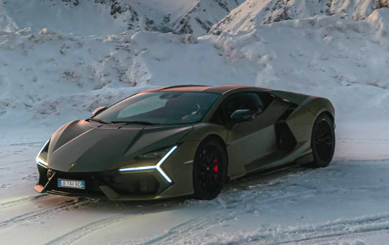 Lamborghini Revuelto hybrid